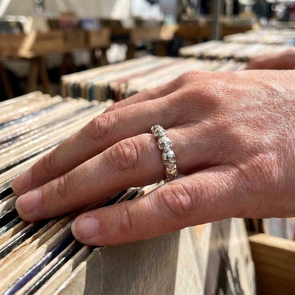 Ring met legioen schedels