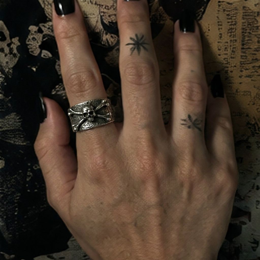 Memento Mori Band Ring