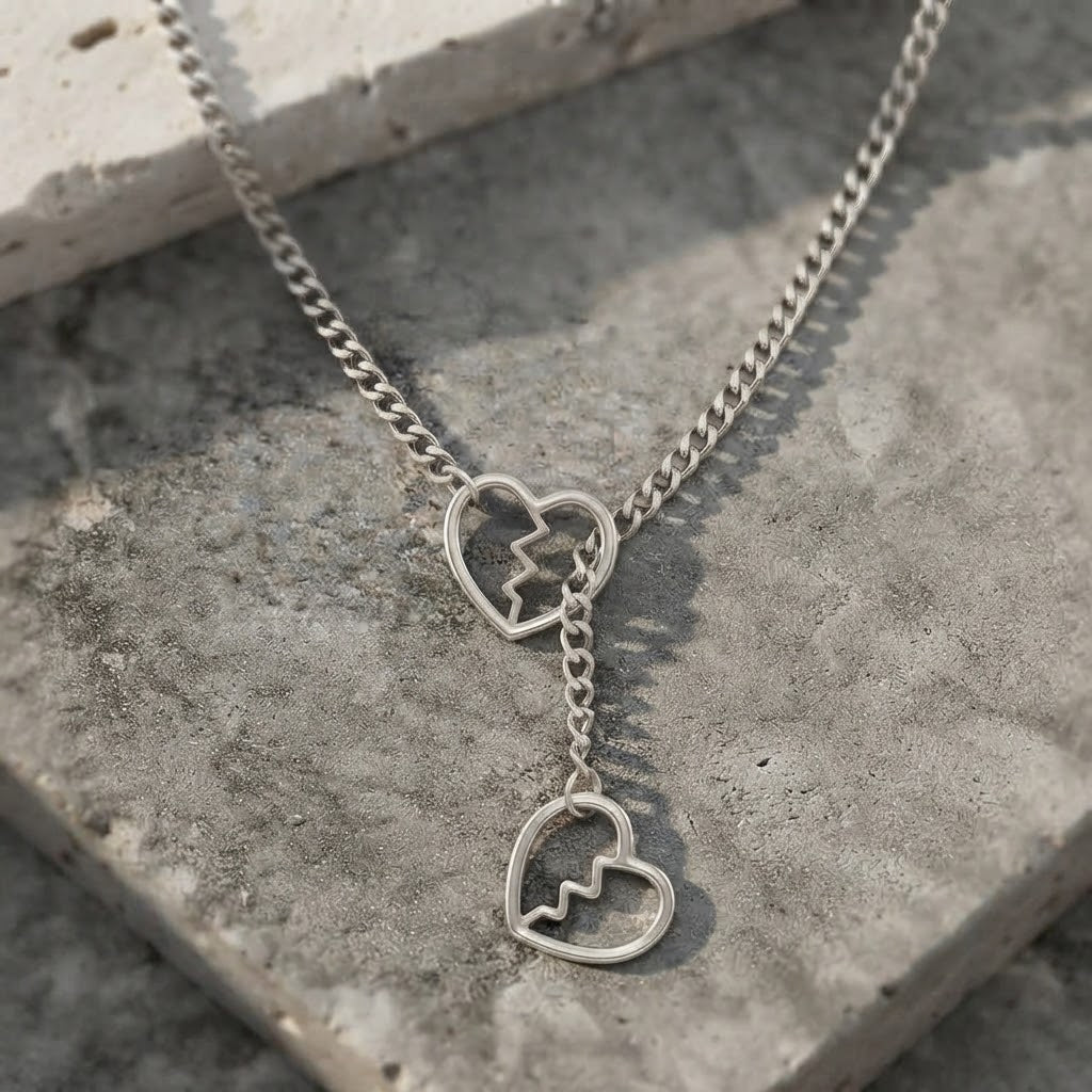 Ketting met curb-schakels, gebroken hartenring en lariat-hanger