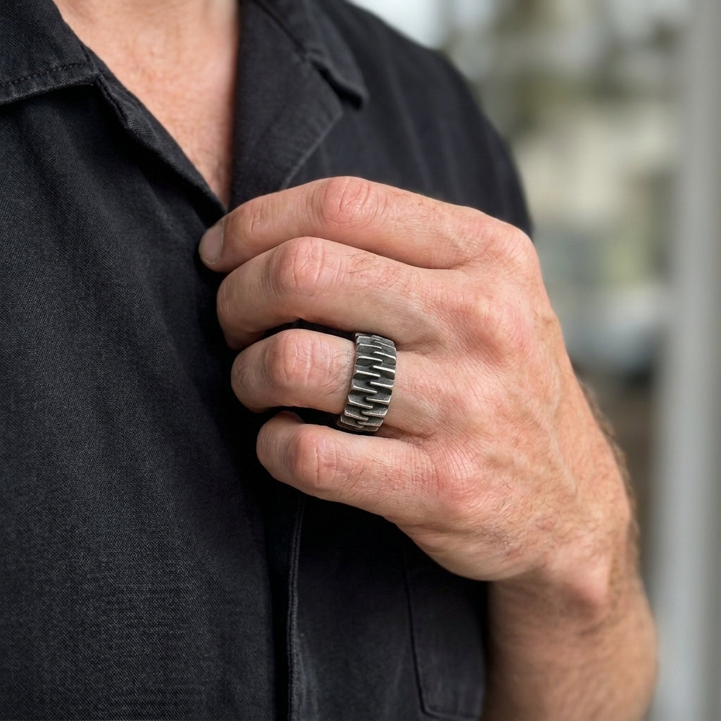 Saw-Tooth Ridge Ring