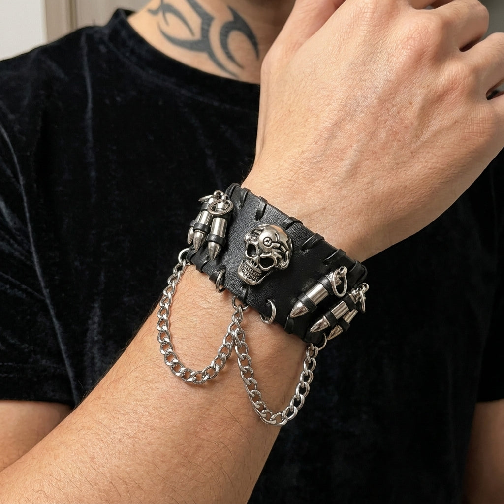 Armband mit Todesschuss-Schädel