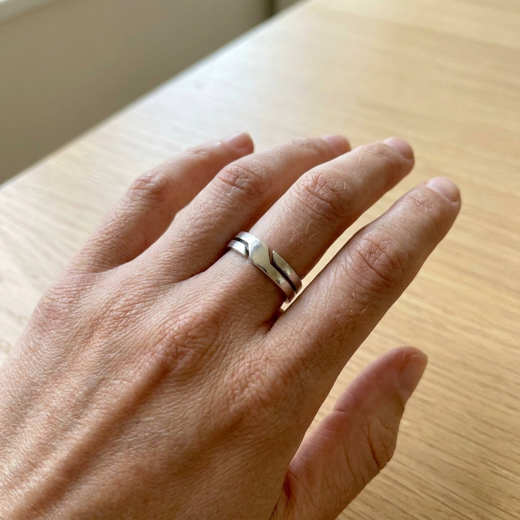 Geometric Split Double Band Ring
