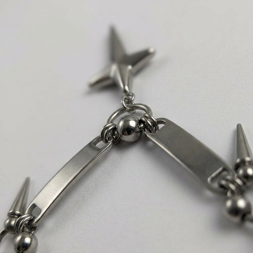 Ketting met sterhanger en staaf met spikes