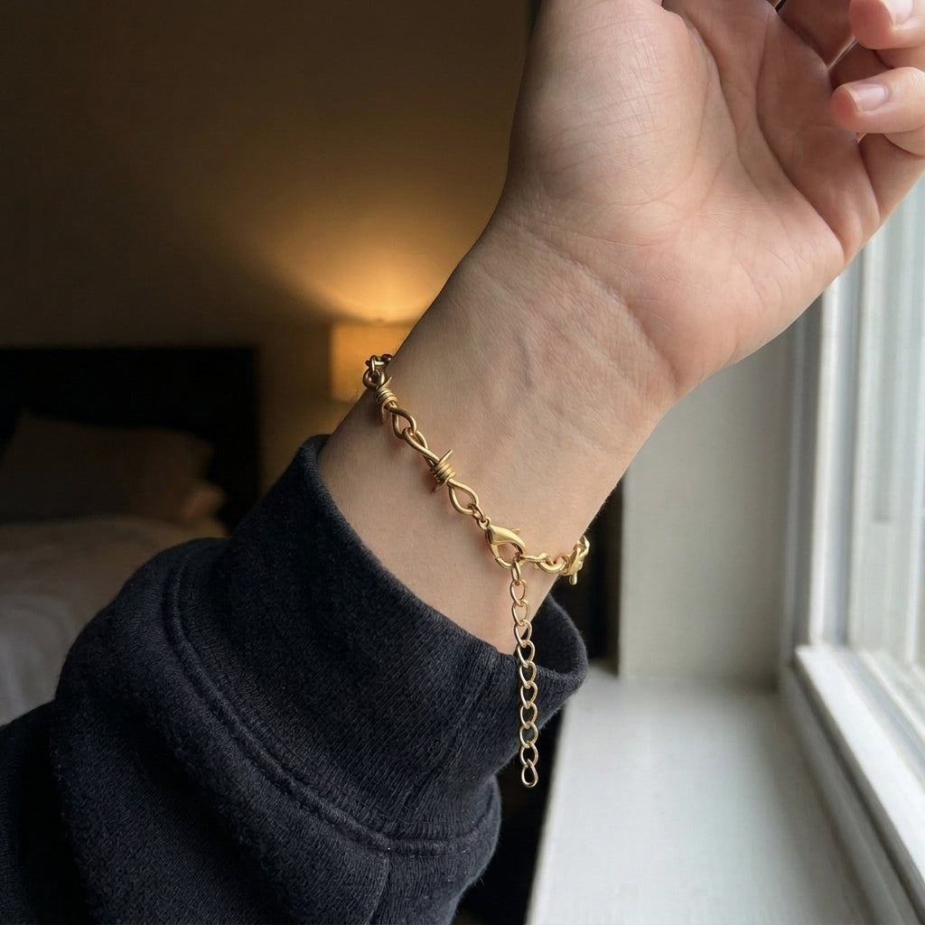 Gouden kettingarmband met prikkeldraad