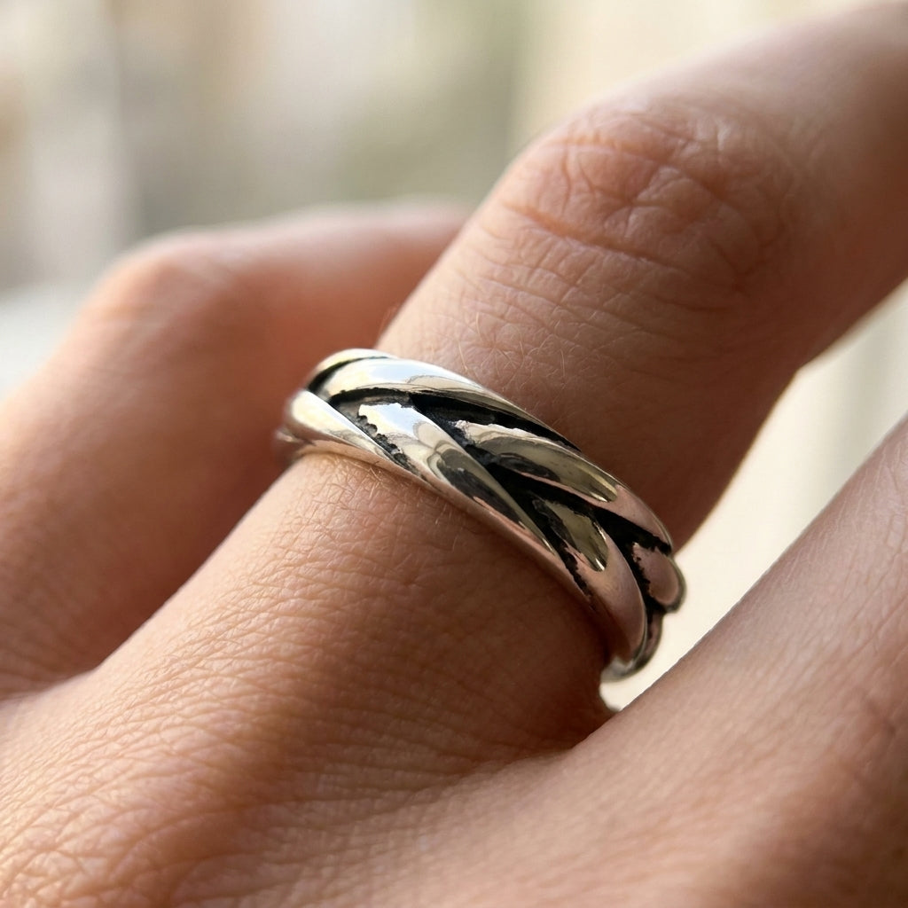 Raven Feather Twist Ring
