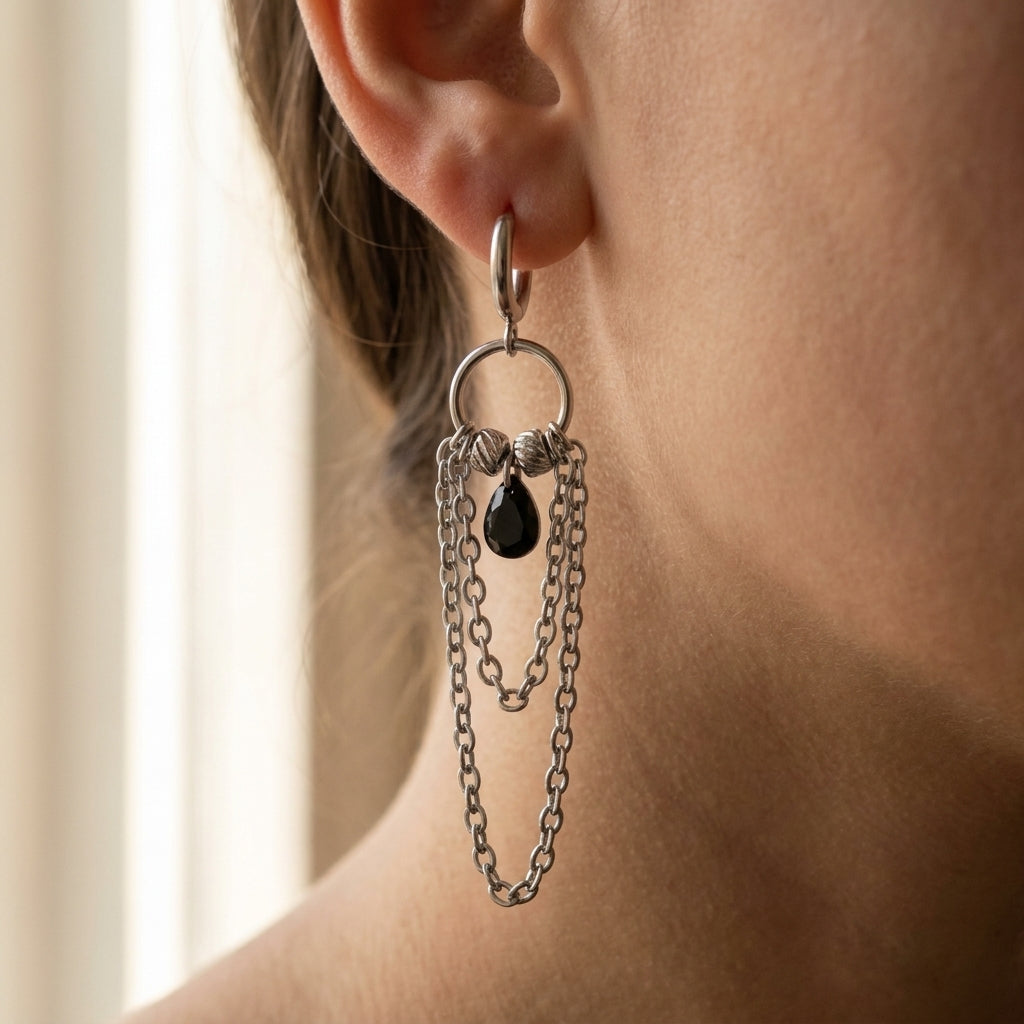 Zwarte druppelvormige oorbellen met ketting