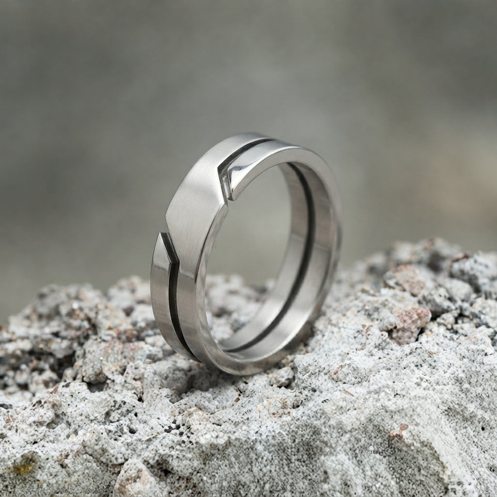 Geometric Split Double Band Ring