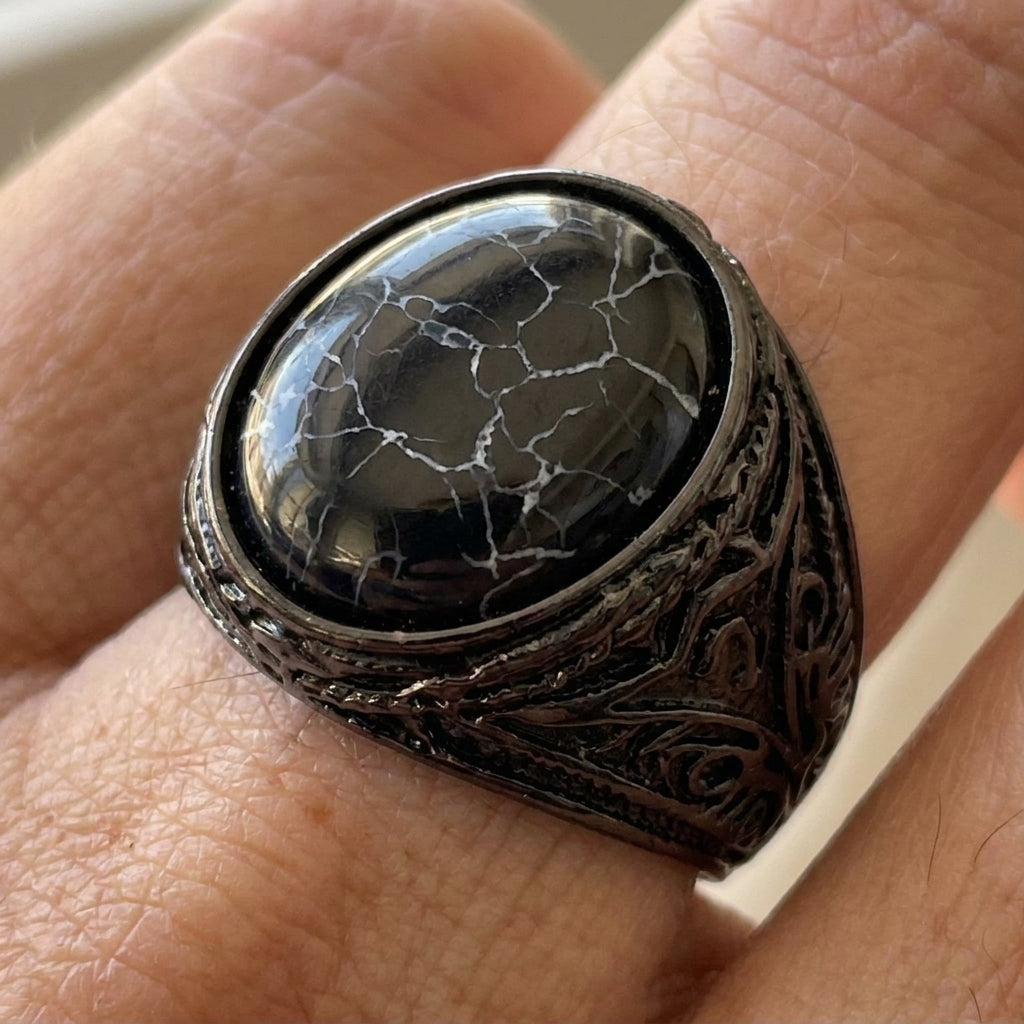 Siegelring mit schwarzem Marmor und ovalem Cabochon