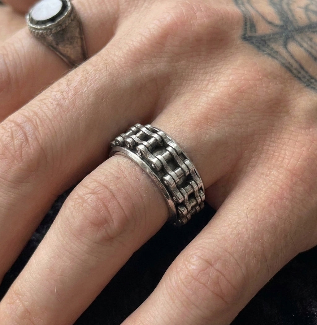 Retro Locomotive Chain Ring