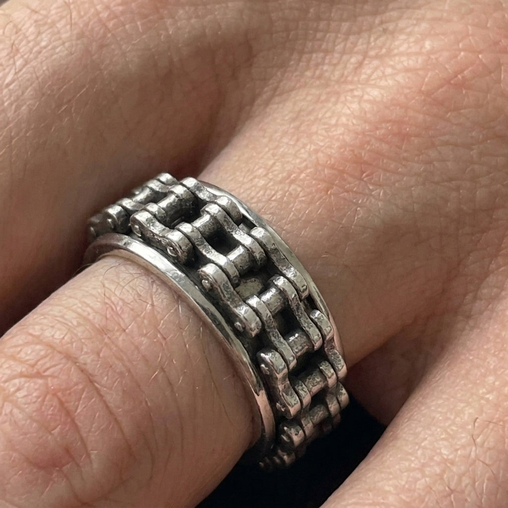 Retro Locomotive Chain Ring