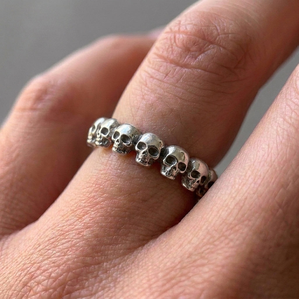 Ring met legioen schedels