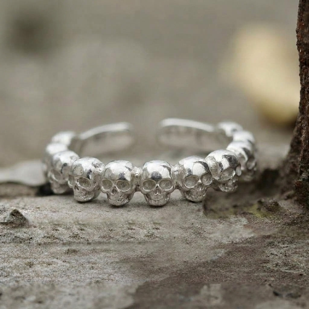 Ring met legioen schedels
