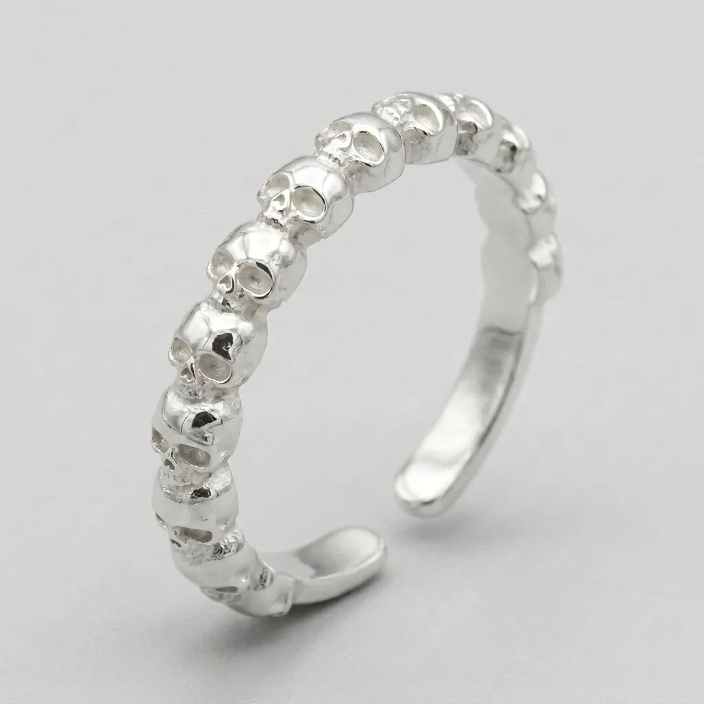 Ring met legioen schedels