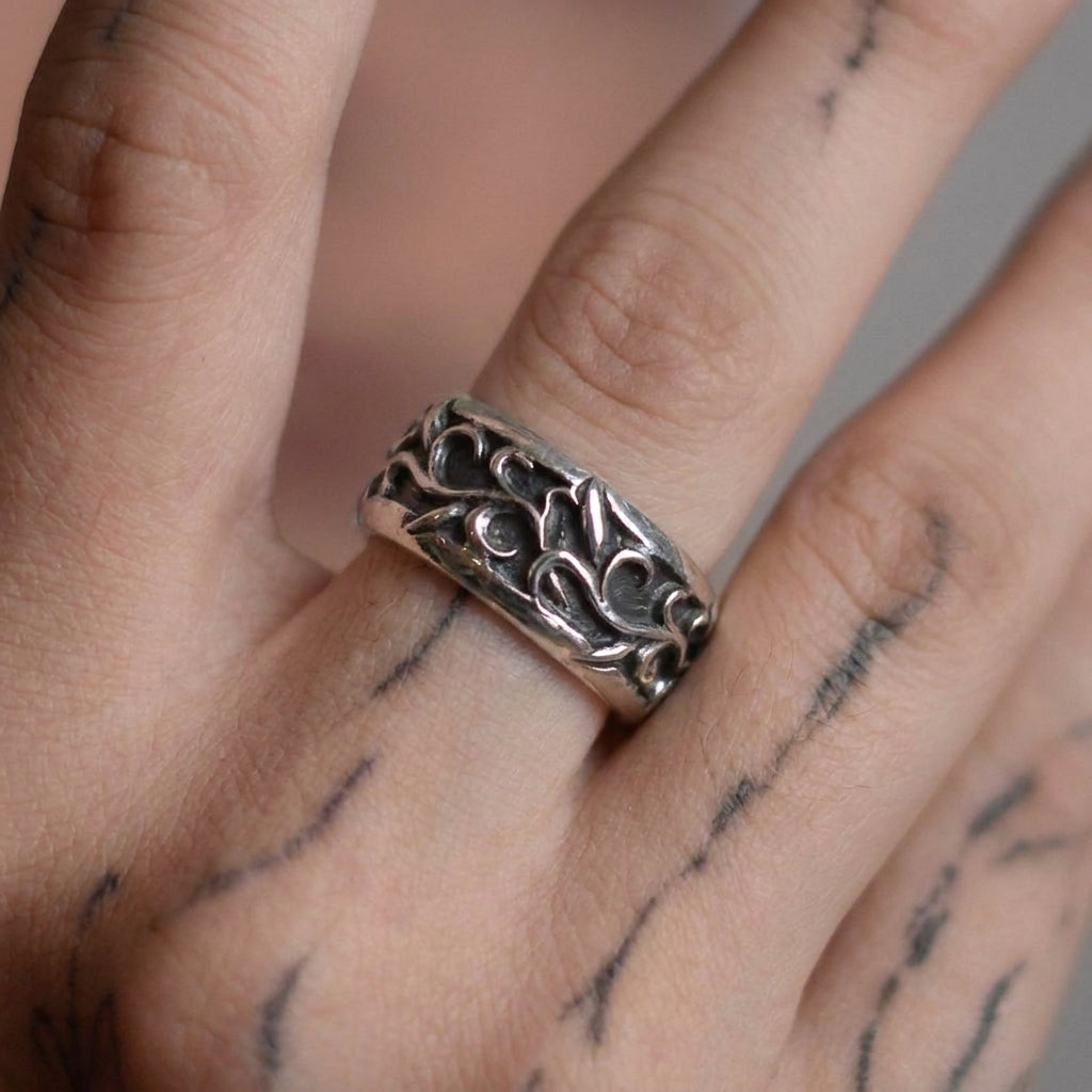 Dark Filigree Scroll Ring