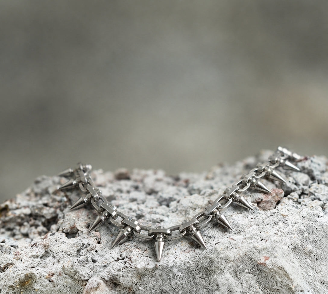 Symmetric Spike Chain Necklace