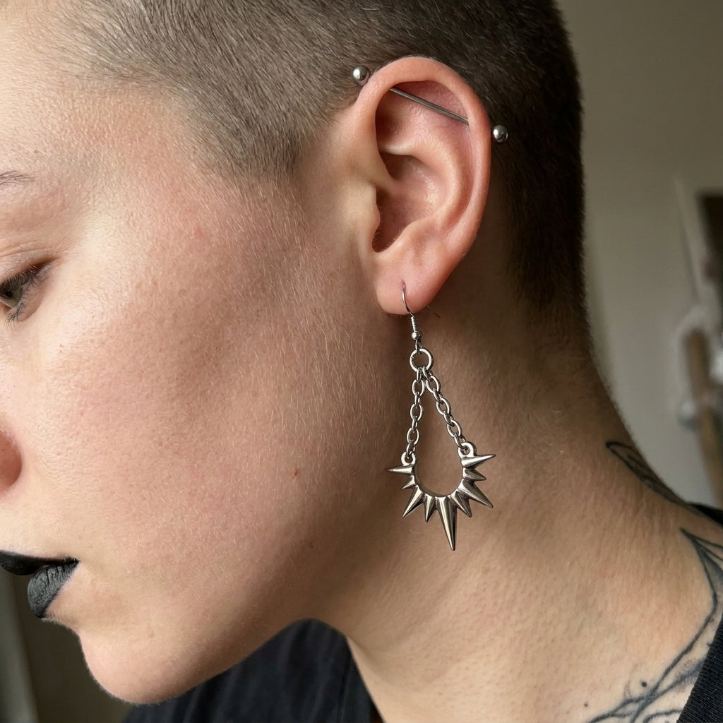 Kettenohrhänger mit Stachelsonne