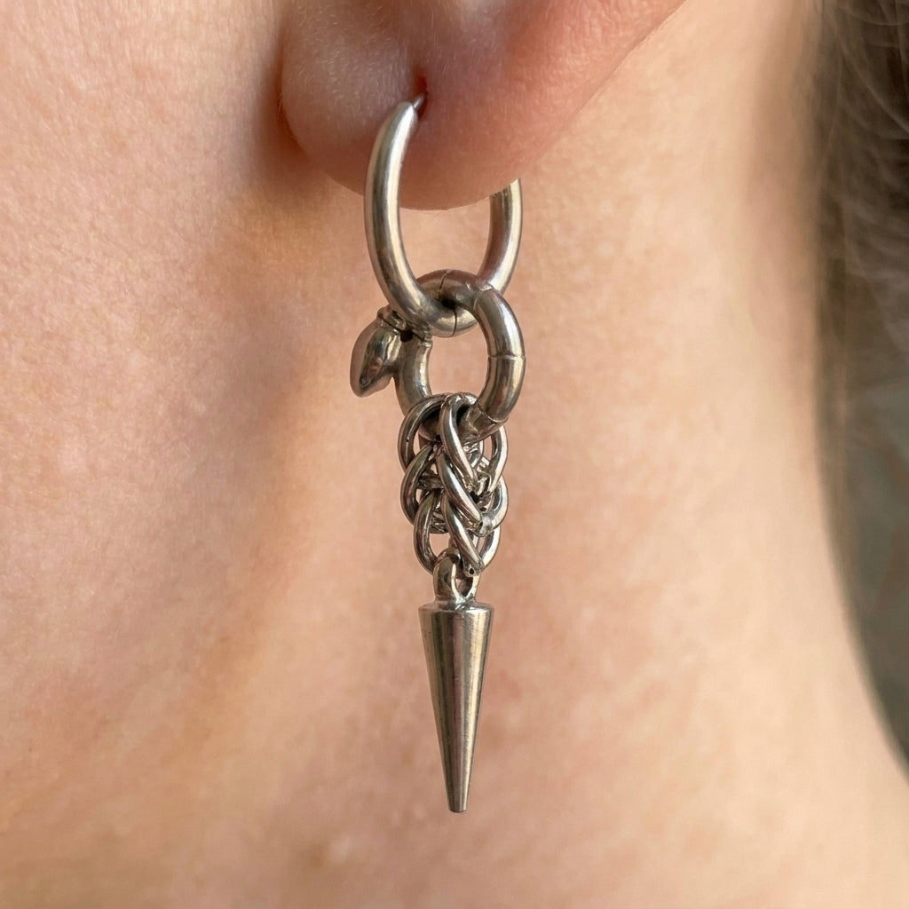 Geknoopte druppeloorbellen met spikes