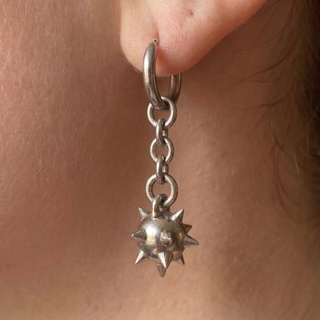 Hoepeloorbellen met knotsvormige spikes