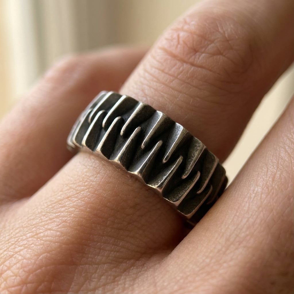 Saw-Tooth Ridge Ring