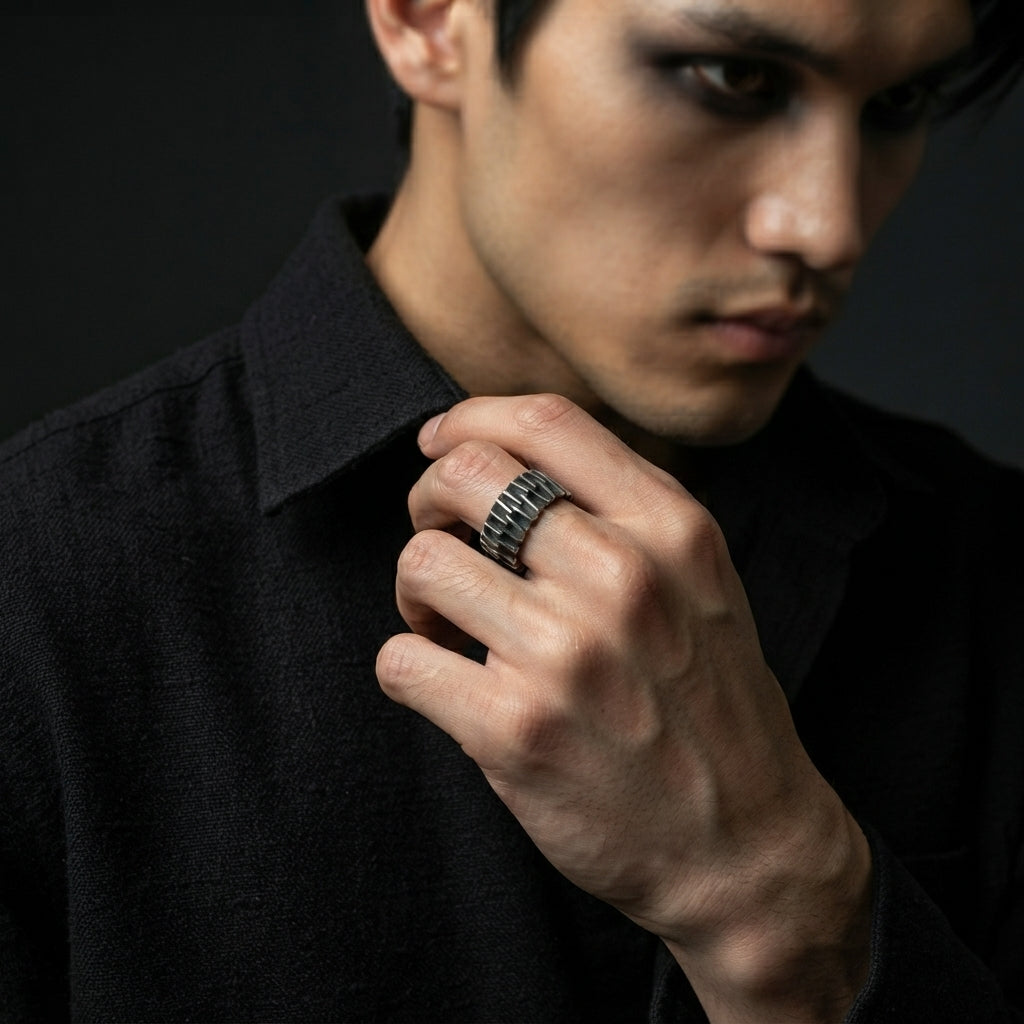 Saw-Tooth Ridge Ring