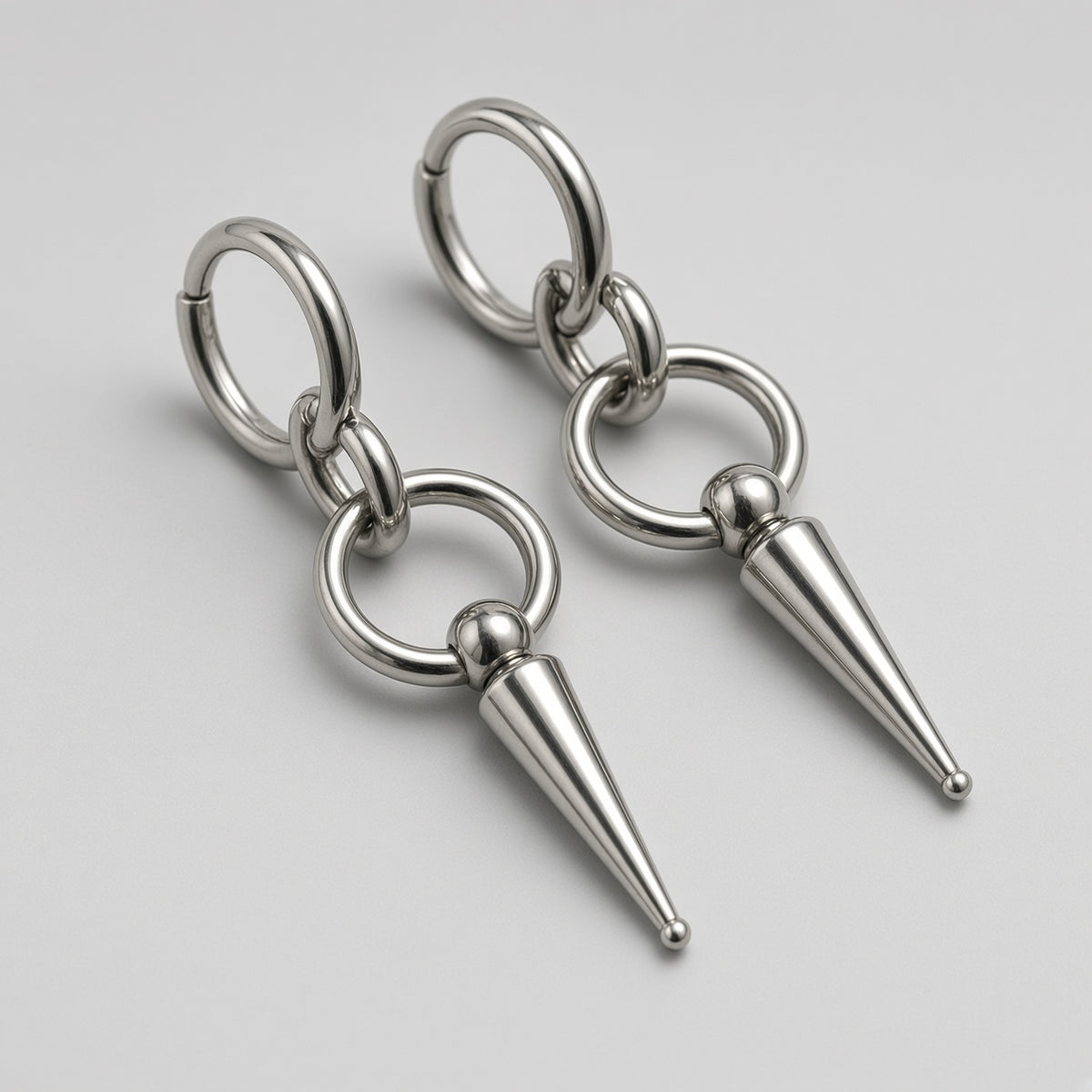 Oorringen met grove ringschakels en puntige hanger